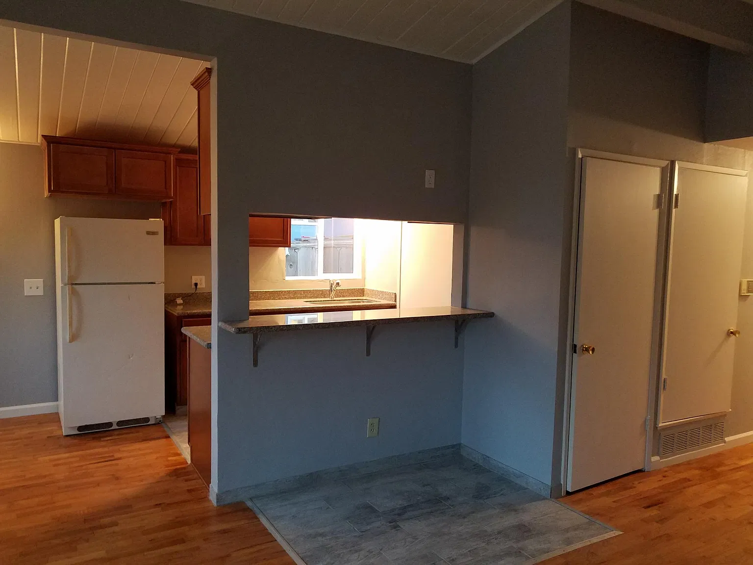 3 bed, 1200 sqft, $4,500 — Photo 4
