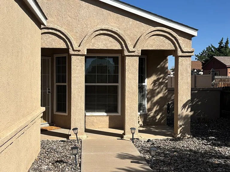 2125 Sierra Ln NE — Photo 6