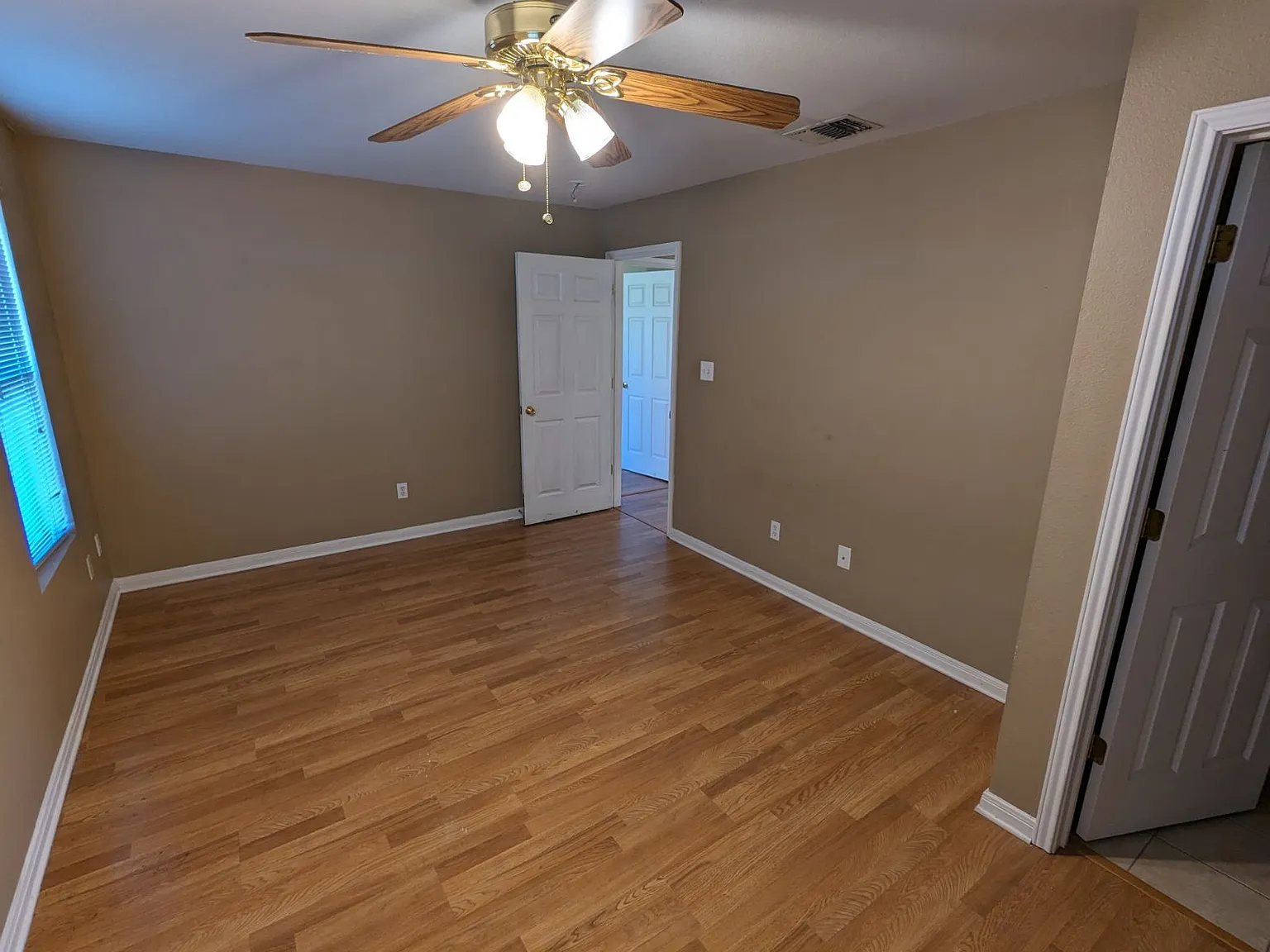 2 bed, 1065 sqft, $1,400 — Photo 2
