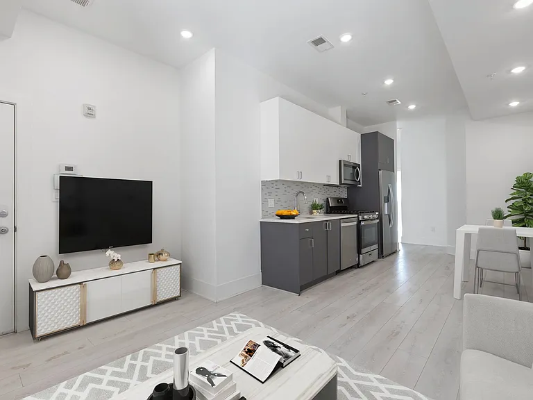 1202 Longfellow St NW #5 — Photo 2