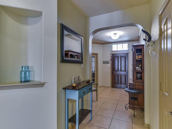 5th image of 829 Pebblecreek Dr