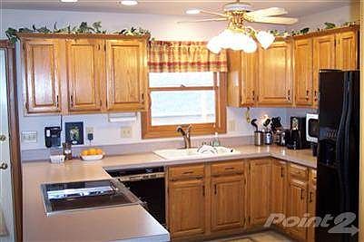 Upgraded kitchen...Jenn Air appliances, raised panel cabinets, crown moulding and more!