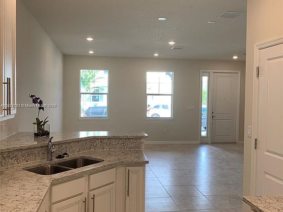 3rd image of 4920 Eucalyptus Dr Unit 3