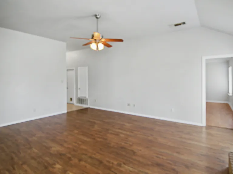 1502 Cedar Ln — Photo 9