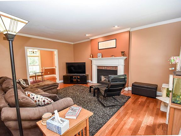 3rd image of 1025 E Heather Dr