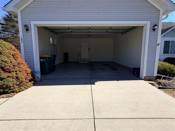 100 Aberdeen Dr #36, Flushing, MI 48433