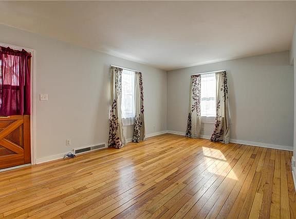 2nd image of 2225 Worthington Ave