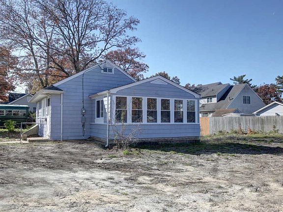 3rd image of 600 Seaman Ave