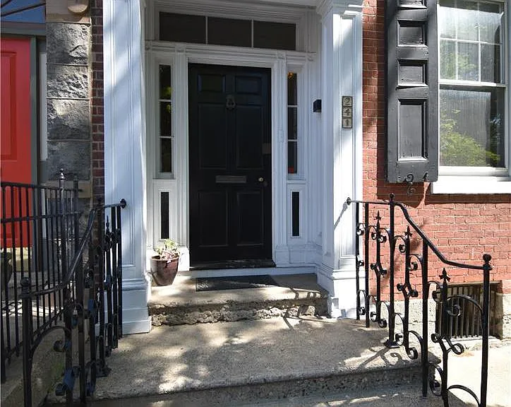 241 Spring Garden St — Photo 3