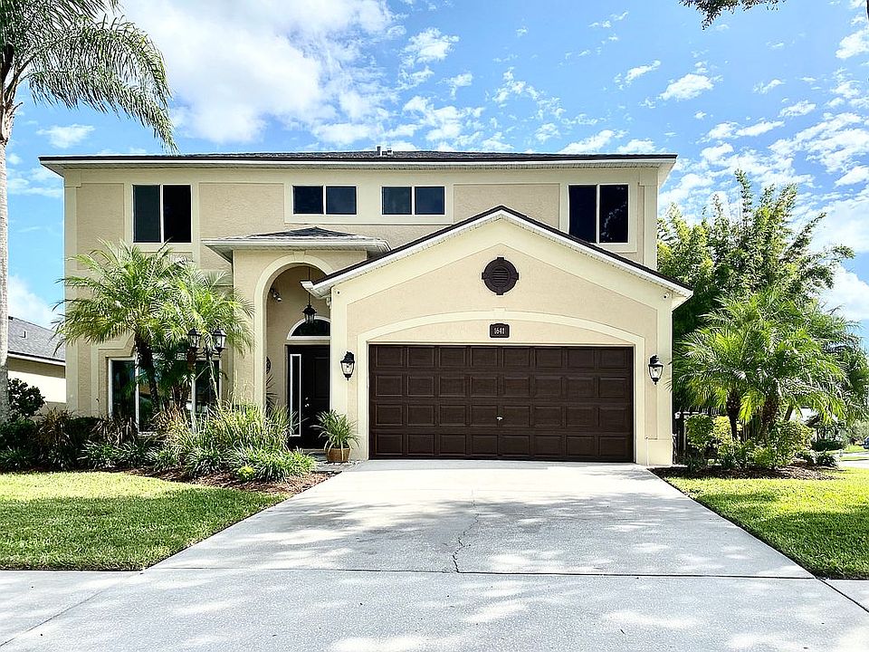 2,418 sq-f 4/2.5, Corner lot