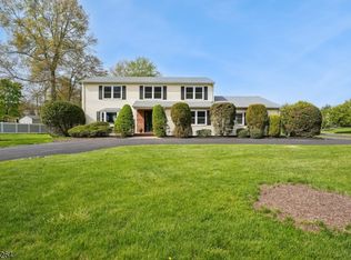 17 Fox Run Dr, East Hanover Twp., NJ 07936
