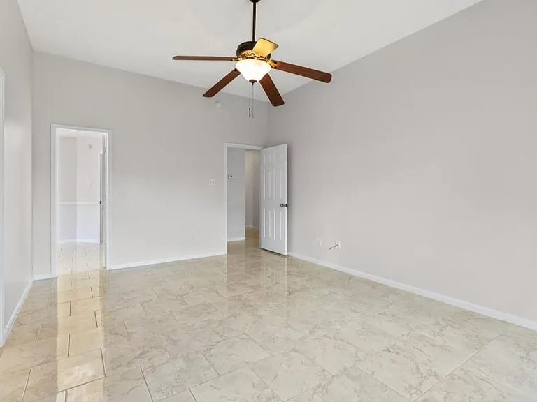 21812 Whispering Forest Dr — Photo 11