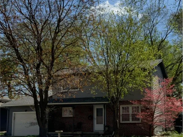 4875 Oaks Ln, Omaha, NE 68137