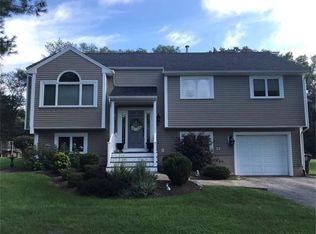 41 Valley View Dr, Cranston, RI 02921