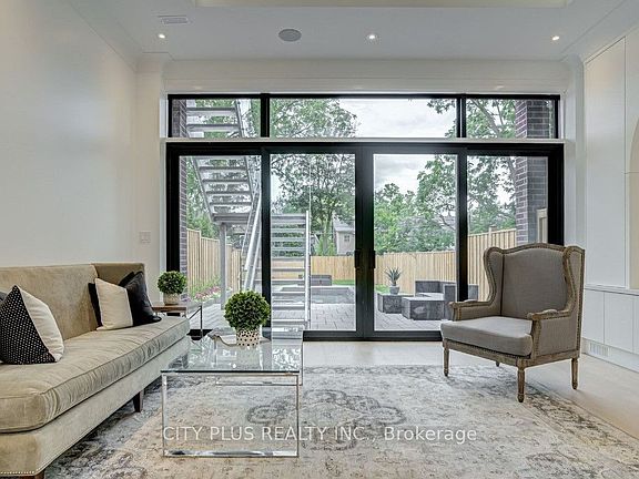 5th image of 119 Glengrove Ave W