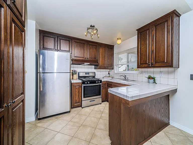 3747 Millikin Ave — Photo 4
