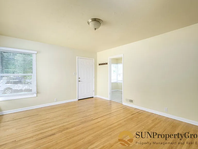 1518 S Green St — Photo 5