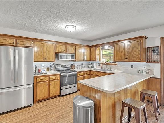 3rd image of 706 Grill Ave