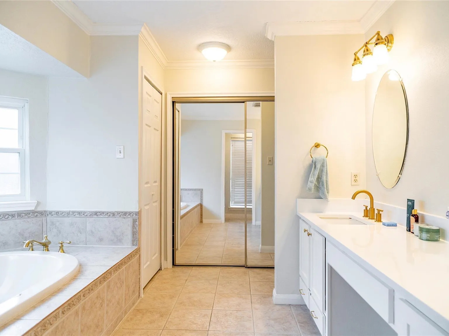 4 bed, 2.5 bath, 2632 sqft, $2,600 — Photo 4
