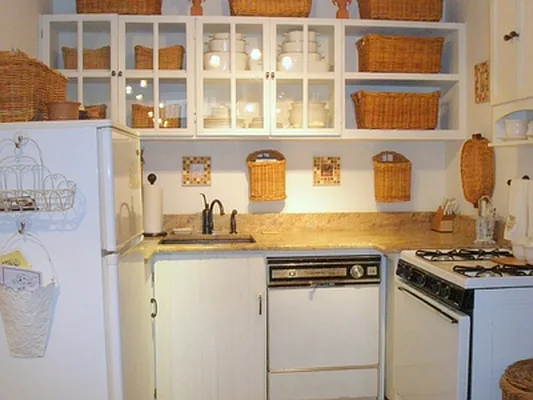 Sold by Akam Sales and Brokerage | media 18