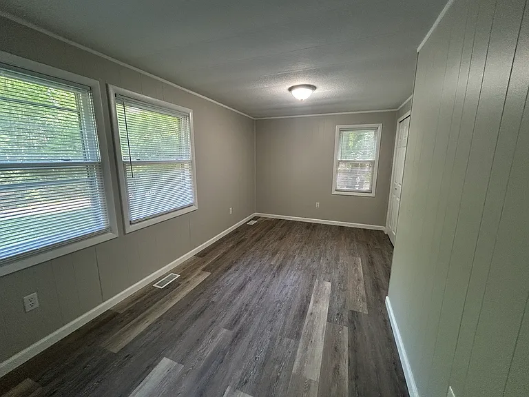 385 N Lakeshore Dr — Photo 6