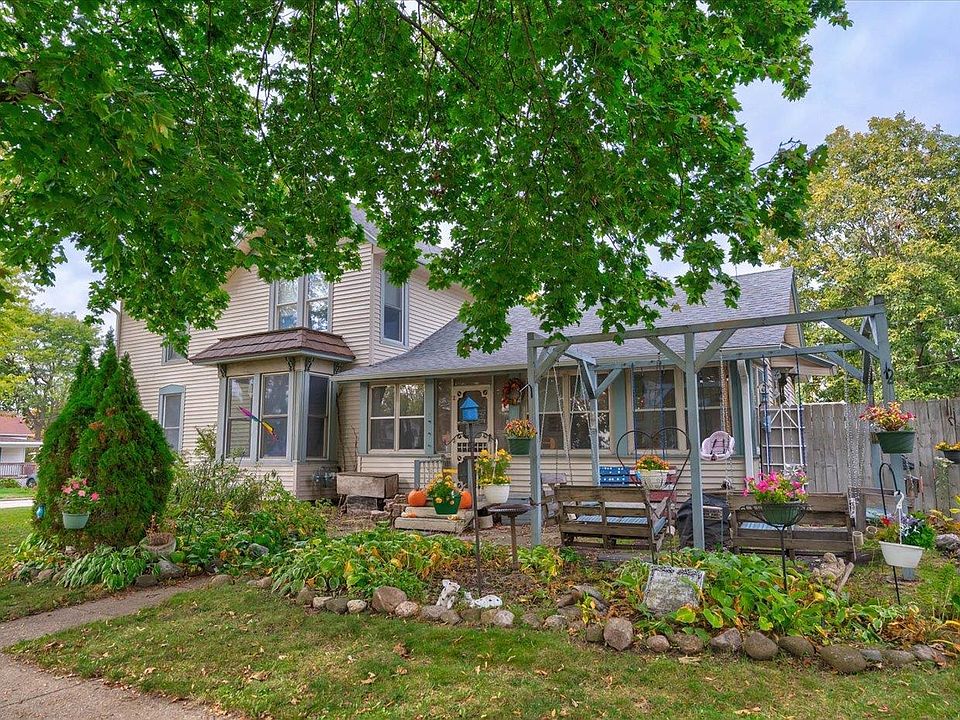 1st image of 602 Caroline St