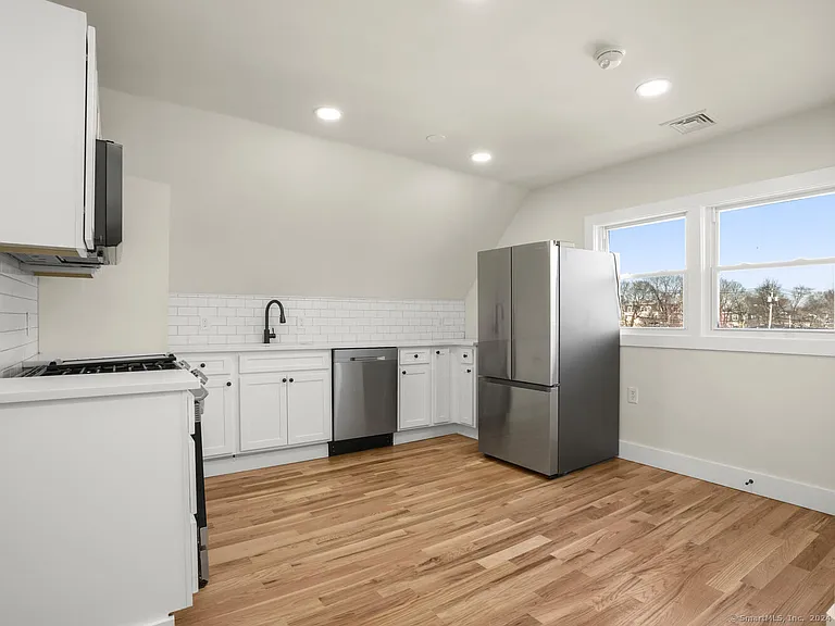 101 Noble Ave — Photo 1