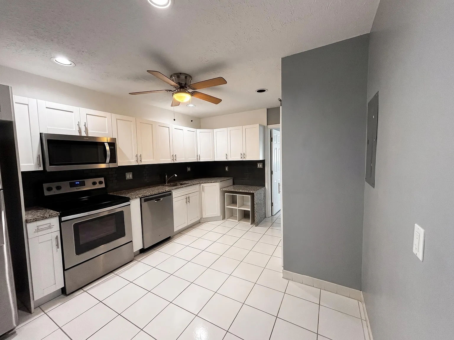 2 bed, 2.0 bath, 771 sqft, $2,200 — Photo 3