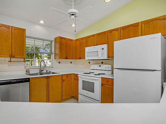 5th image of 28200 Pine Haven Way APT 54