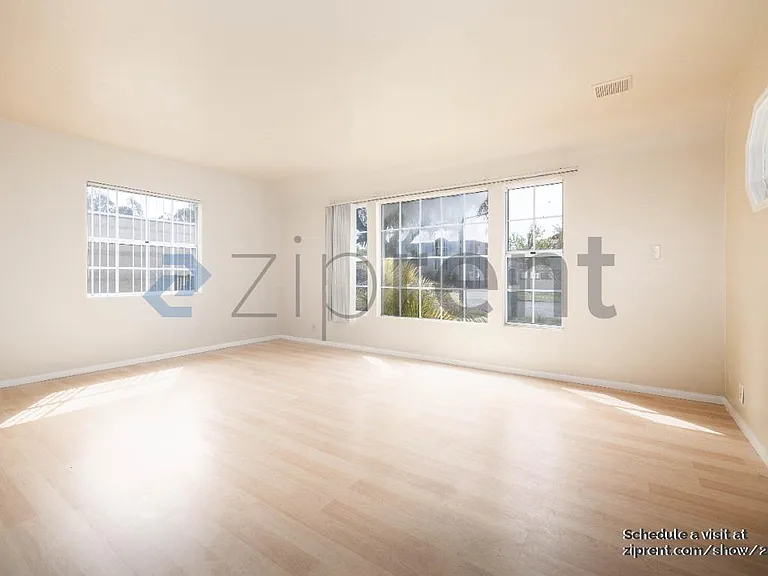 399 G St #A — Photo 2