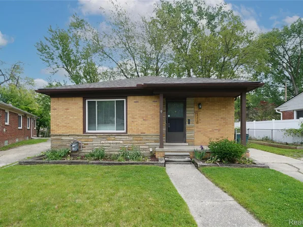 24310 Geneva St, Oak Park, MI 48237