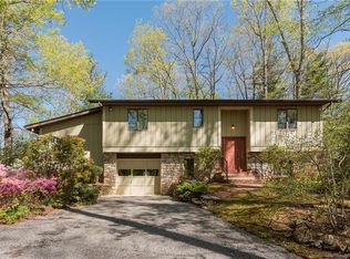 67 Abbey Ln, Hendersonville, NC 28739