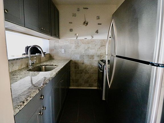4th image of 1172 Hoe Ave Floor 2