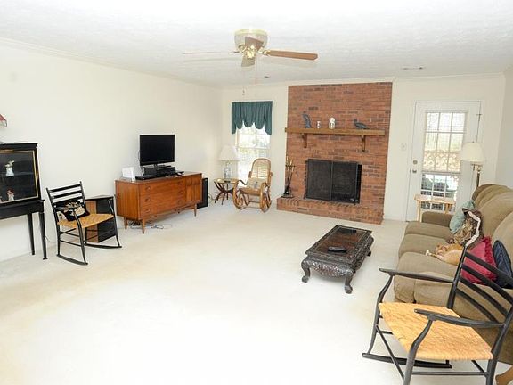 5th image of 1411 Willow Bend Dr