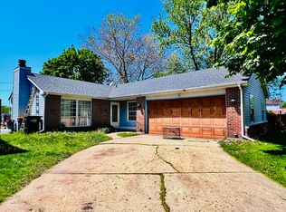 4 Southbury Ct, Streamwood, IL 60107