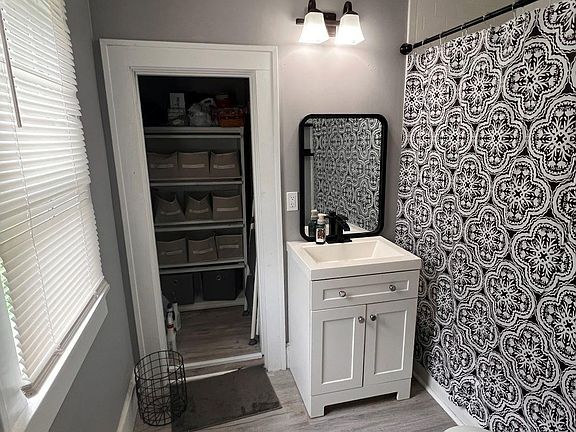 5th image of 803 S 22nd St