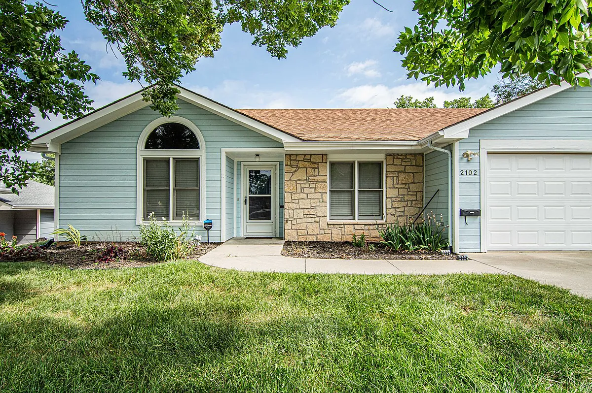 Building Photo - 2102 Sunflower Ct