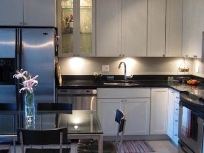 555 W Cornelia Ave APT 704, Chicago, IL, 60657