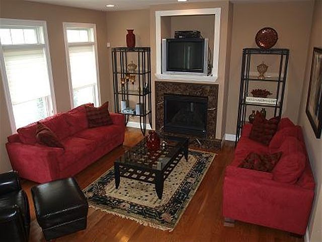 2nd image of 121 N Thurlow Ave