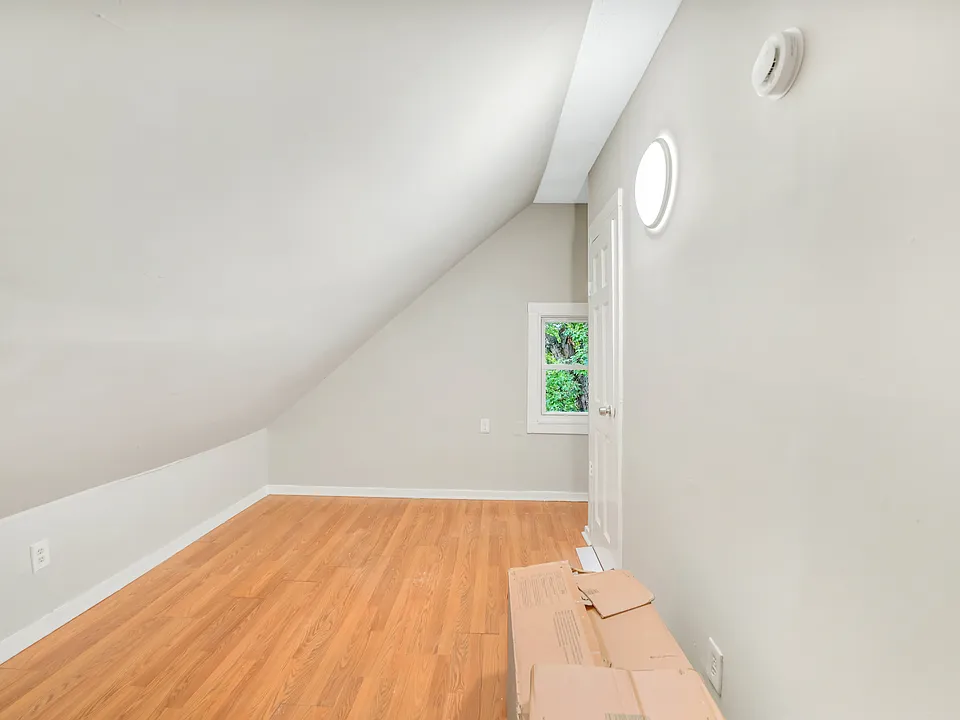 76 Thompson St #3
