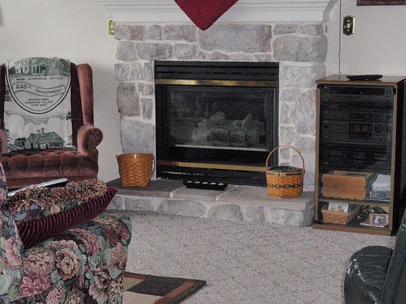 Family room
						:
						Fireplace