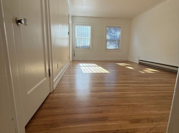 704 E Thomas St #4