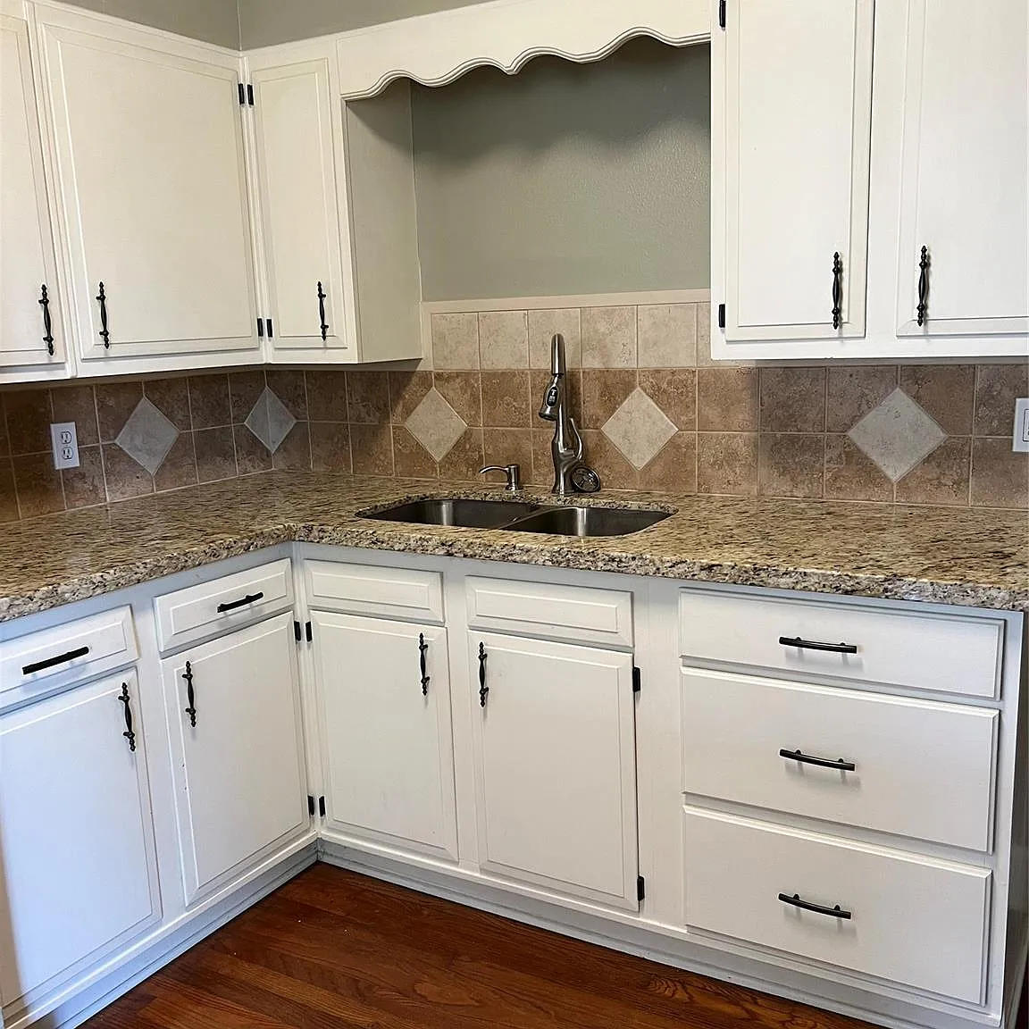 2 bed, 1.0 bath, 1336 sqft, $1,350 — Photo 3