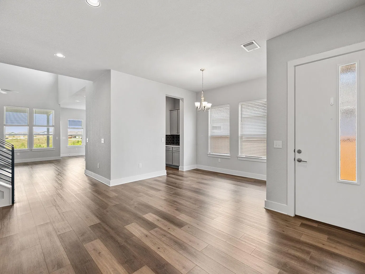 4 bed, 3.0 bath, 2879 sqft, $2,700 — Photo 4