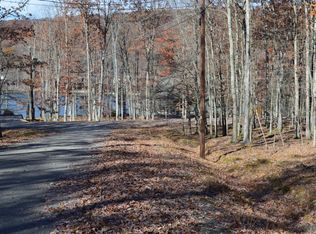 Owego Dr, Hazleton, PA 18202