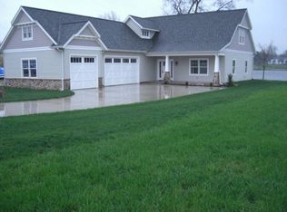 135 Sylvan Ave, Rome City, IN 46784