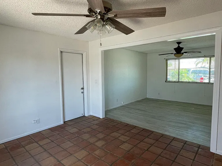 2261 E Evergreen St — Photo 4