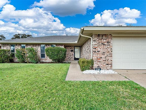 3rd image of 2105 Southmoor Dr