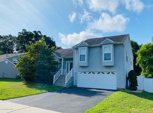 5 Hawk Ct, Howell, NJ 07731