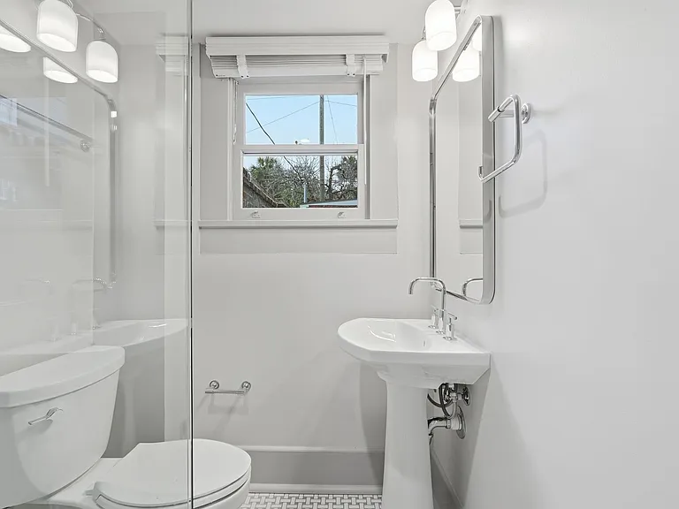 124 E McDonough St — Photo 22